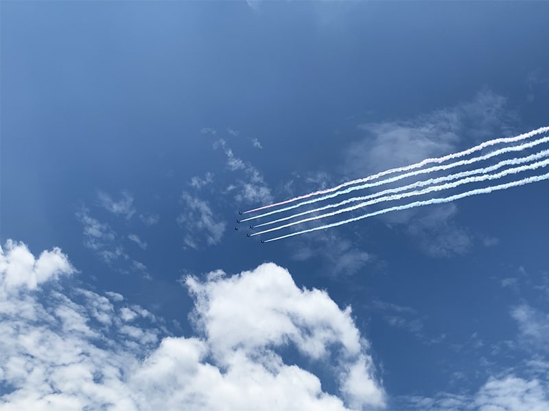 飛行機雲 エモい写真